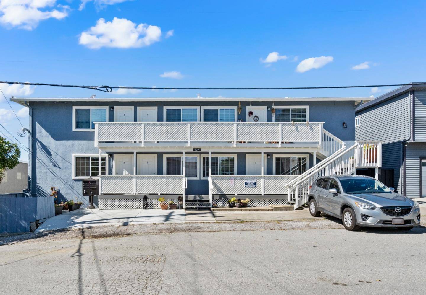 Pacifica, CA 94044,127 Hilton WAY