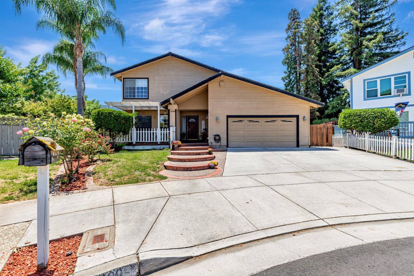 Gilroy, CA 95020,1298 Hersman DR
