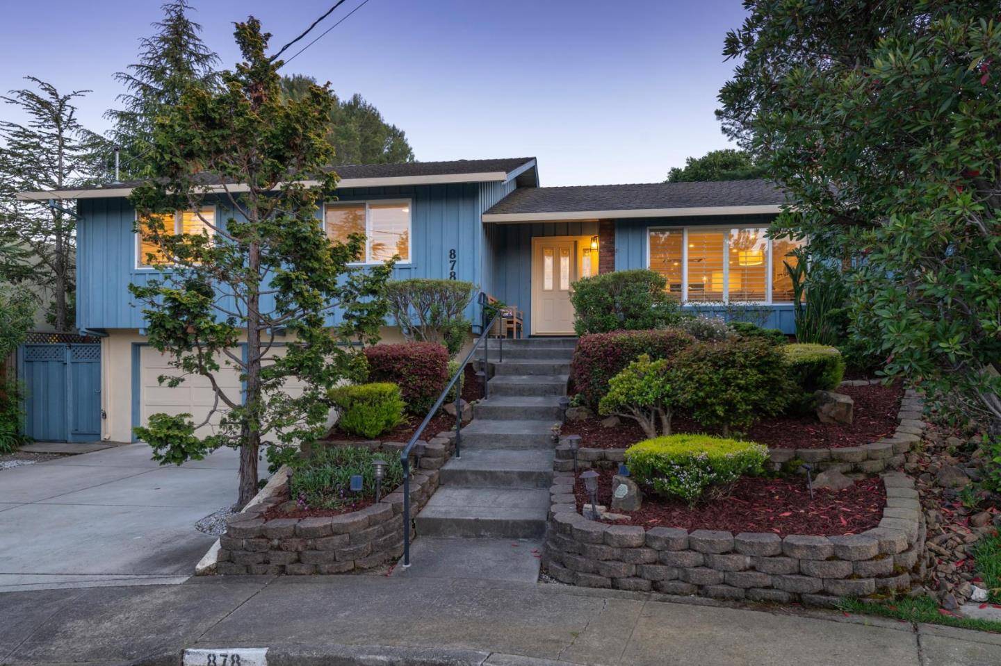 San Carlos, CA 94070,878 Heather DR