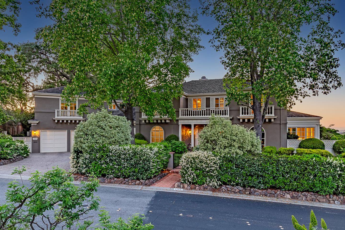 Menlo Park, CA 94025,1205 Trinity DR
