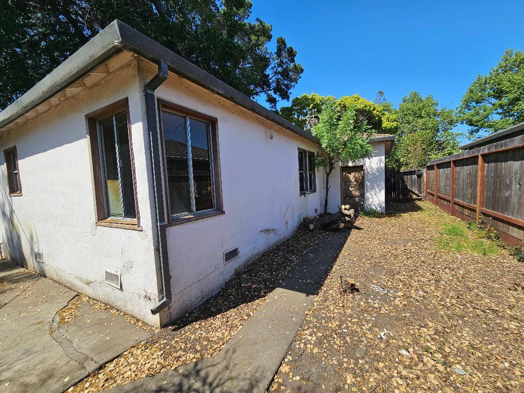 Redwood City, CA 94063,3234 Hoover ST