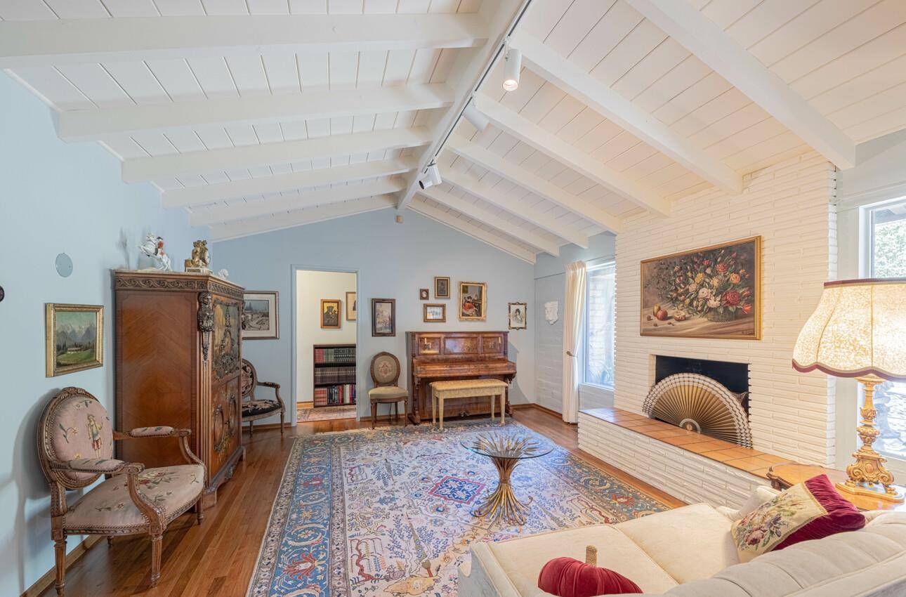 Del Rey Oaks, CA 93940,800 Adair PL
