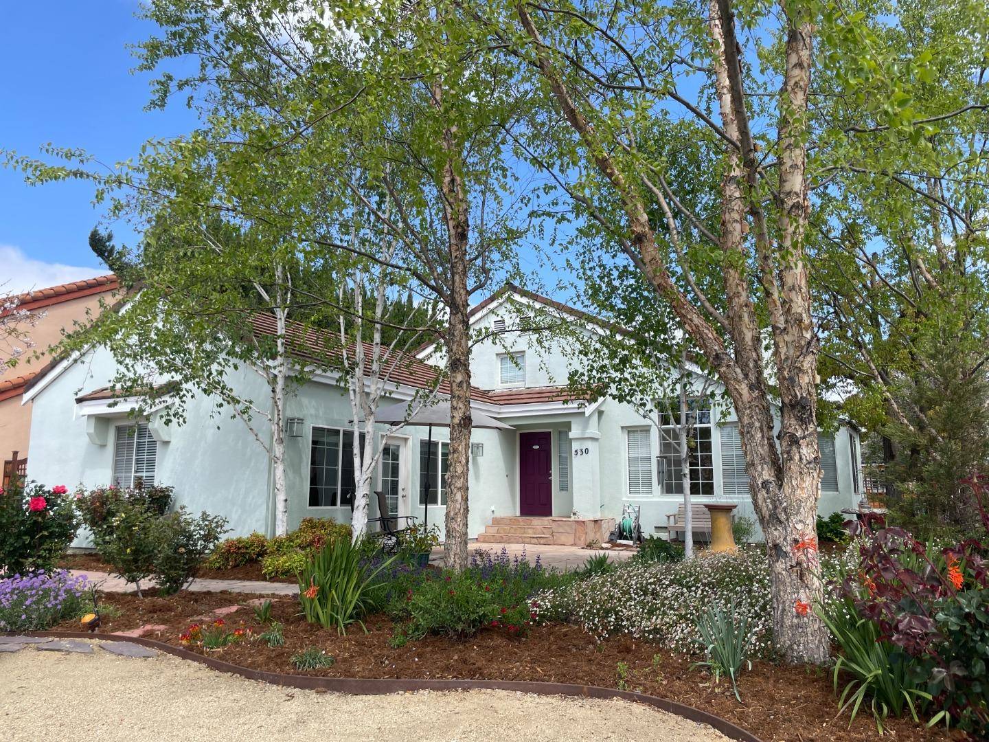 Hollister, CA 95023,530 Chardonnay WAY