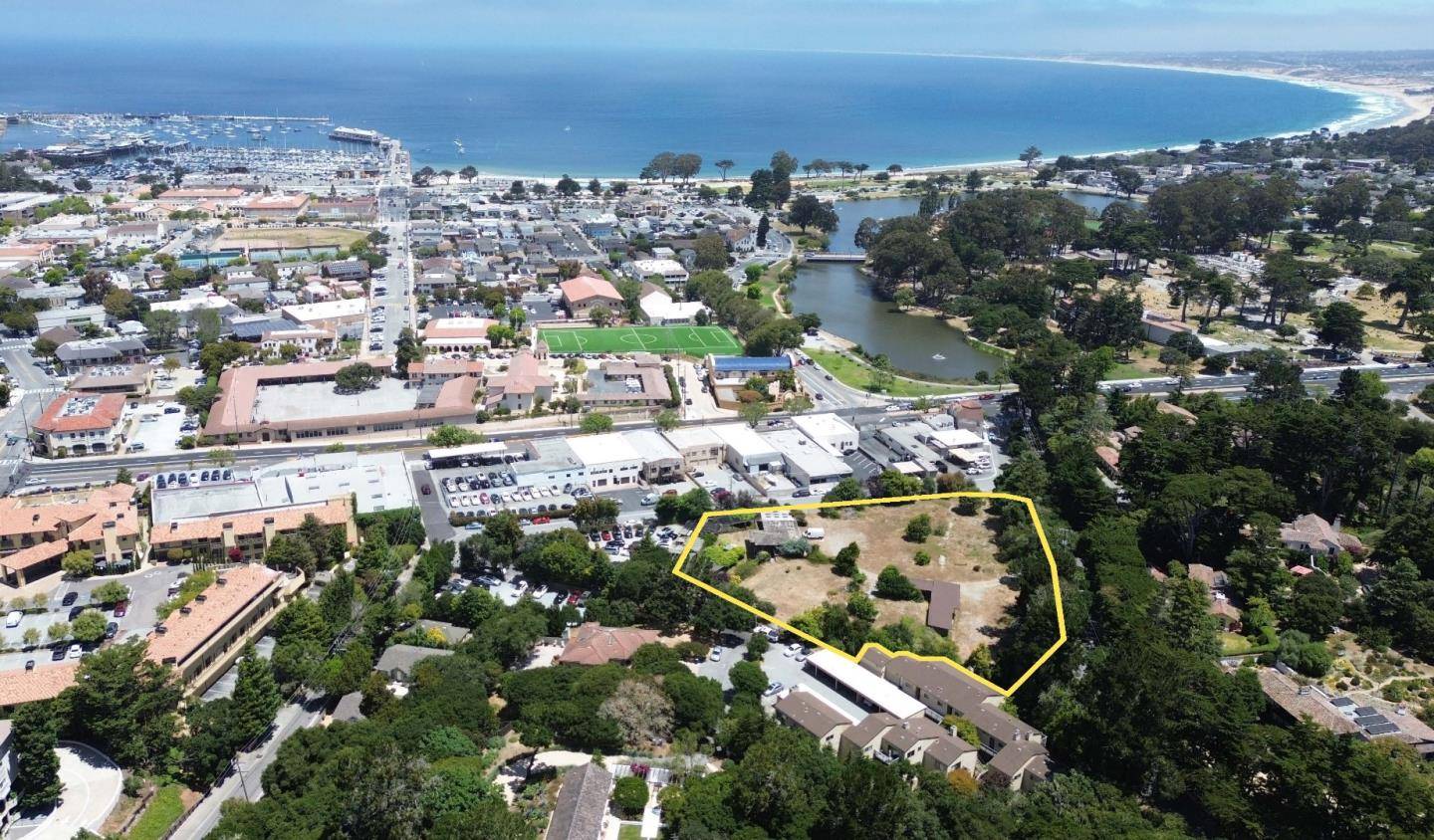 Monterey, CA 93940,590 Perry LN