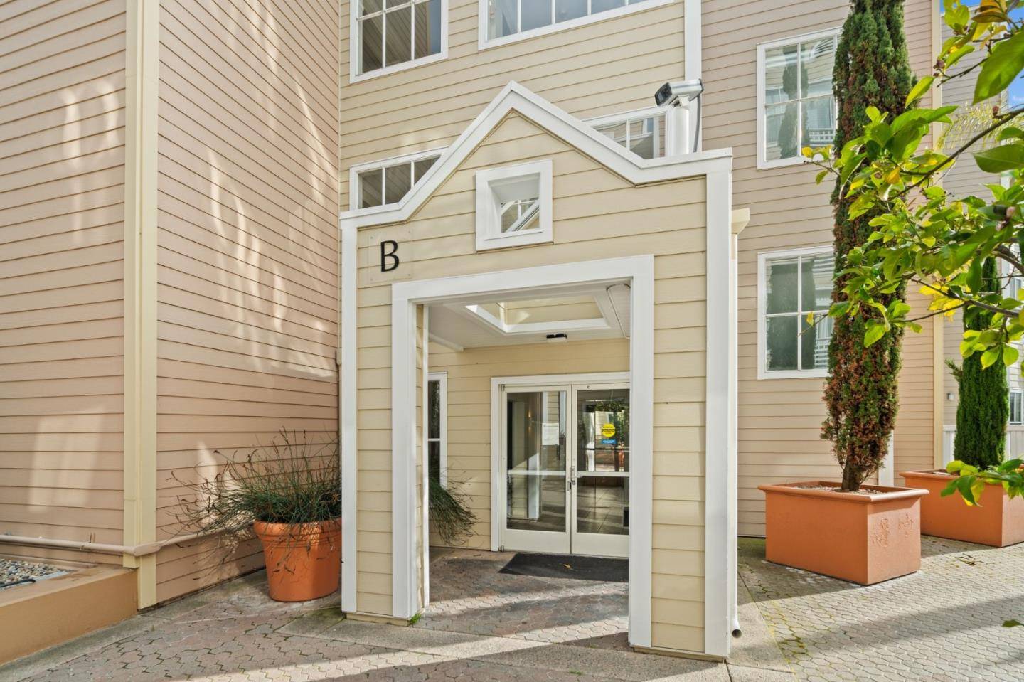 Mountain View, CA 94040,550 Ortega AVE B321