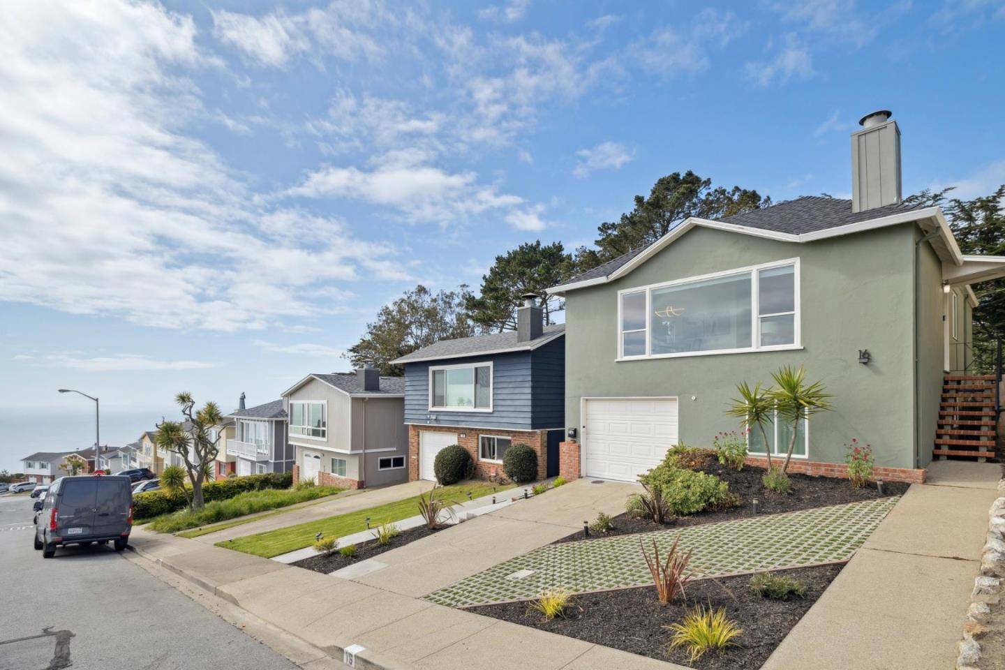 Daly City, CA 94015,16 Longview DR