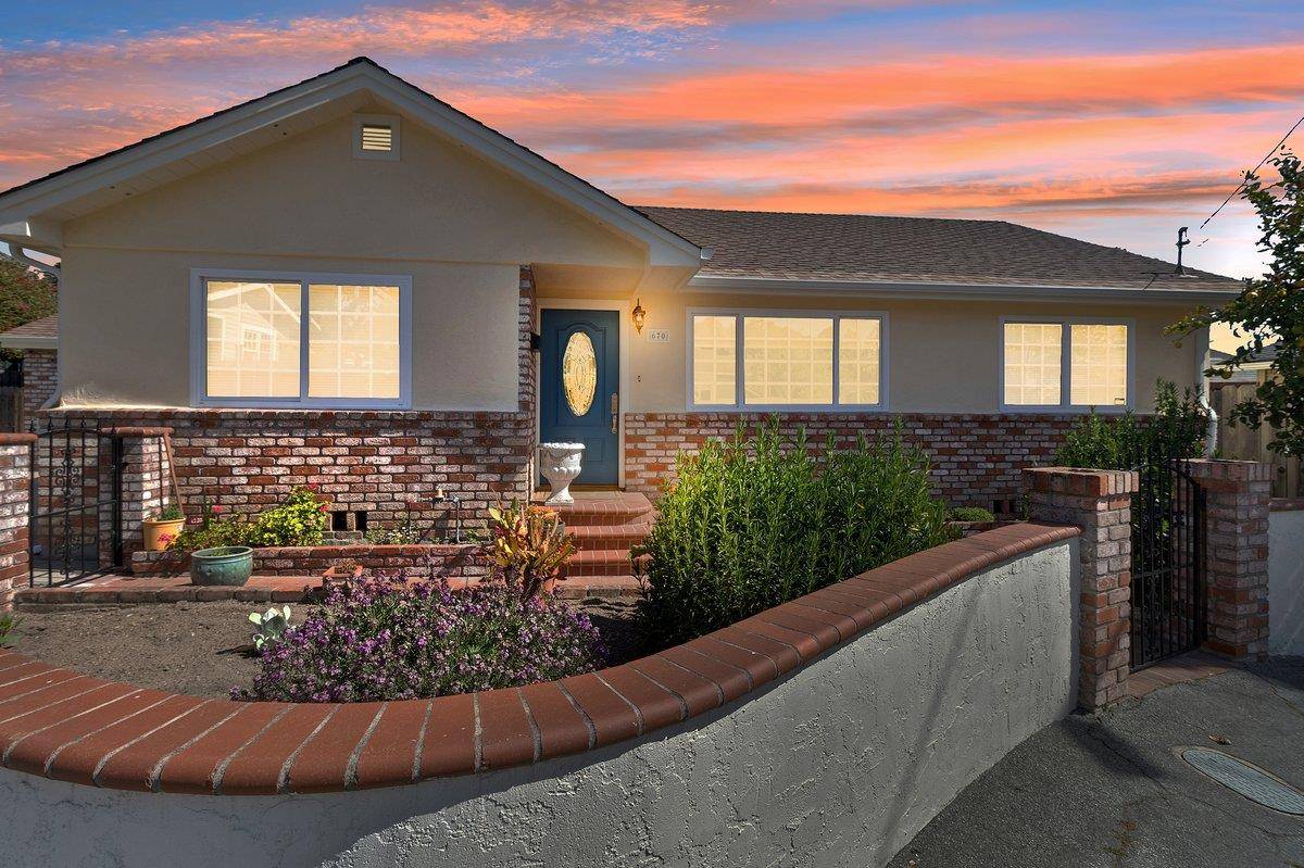 Monterey, CA 93940,670 Van Buren CIR