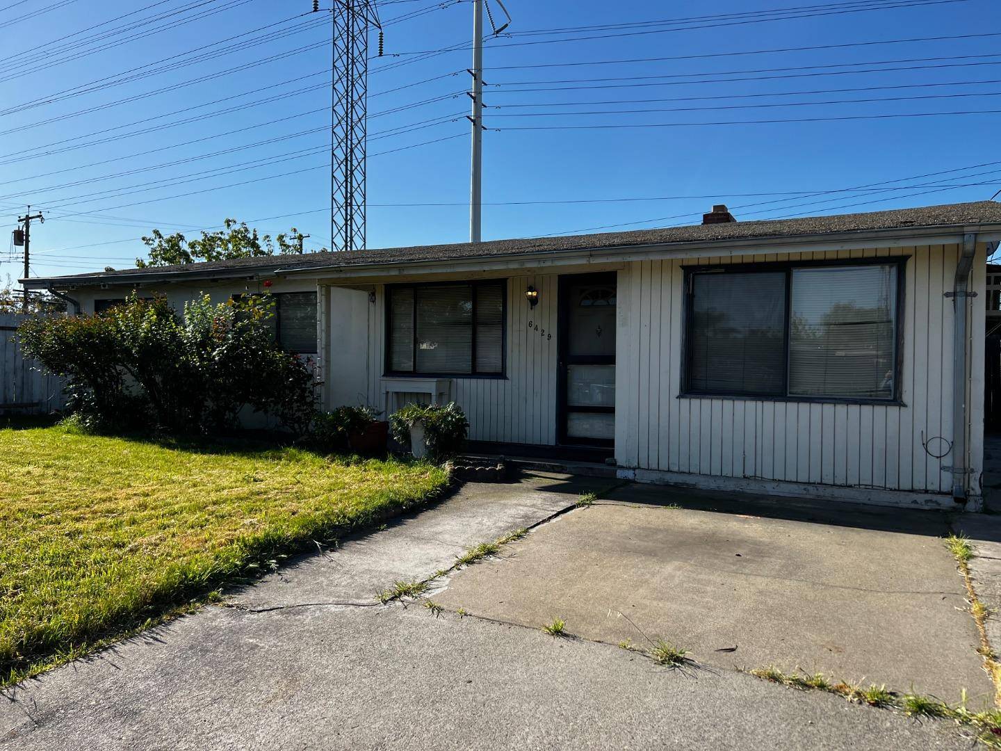 Sacramento, CA 95828,6429 Tapo CT