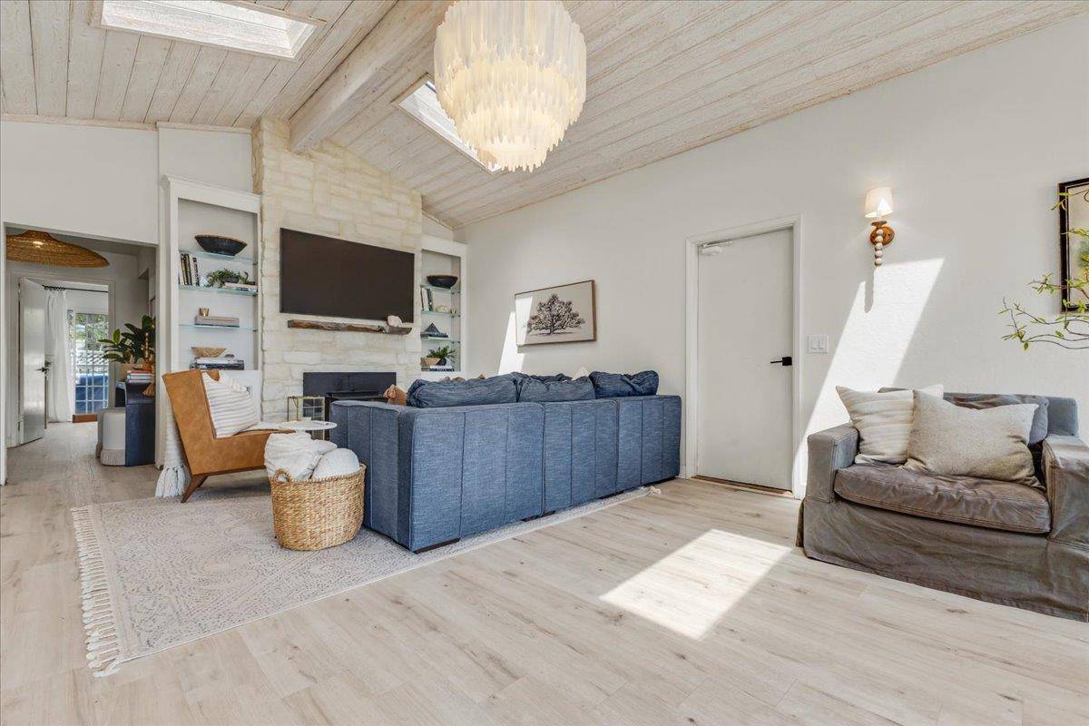 Seaside, CA 93955,1071 Madrid CT