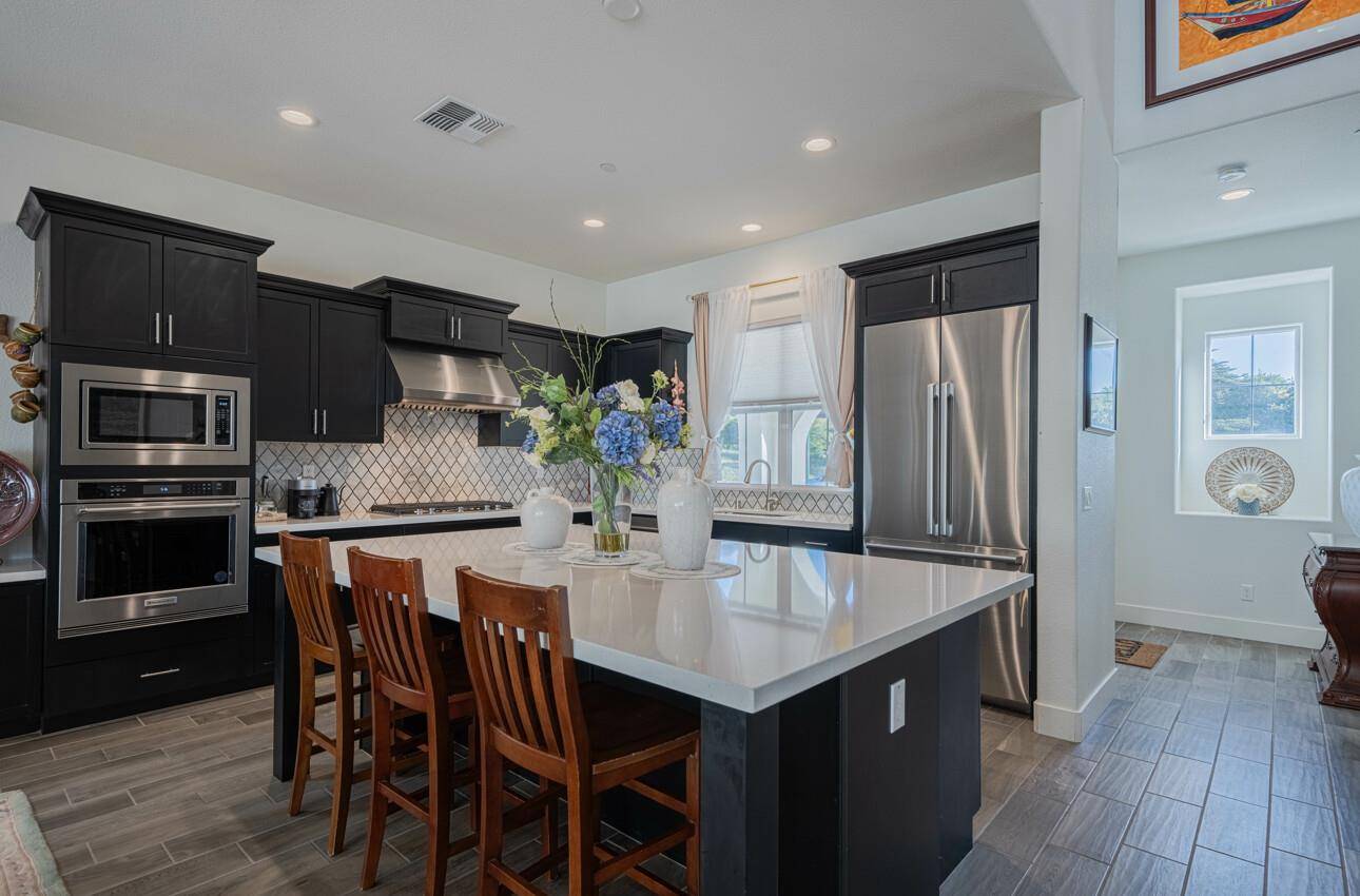 Marina, CA 93933,477 Marina Heights DR