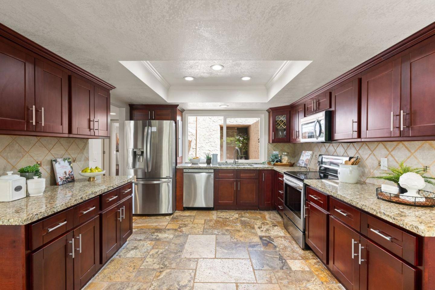 Los Gatos, CA 95032,283 Casitas Bulevar