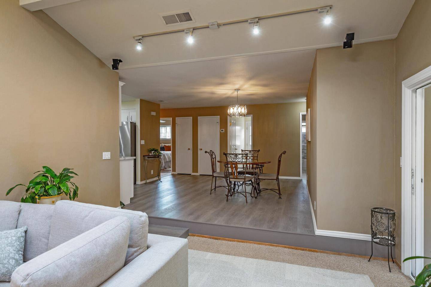 San Jose, CA 95136,1011 Rawlings DR