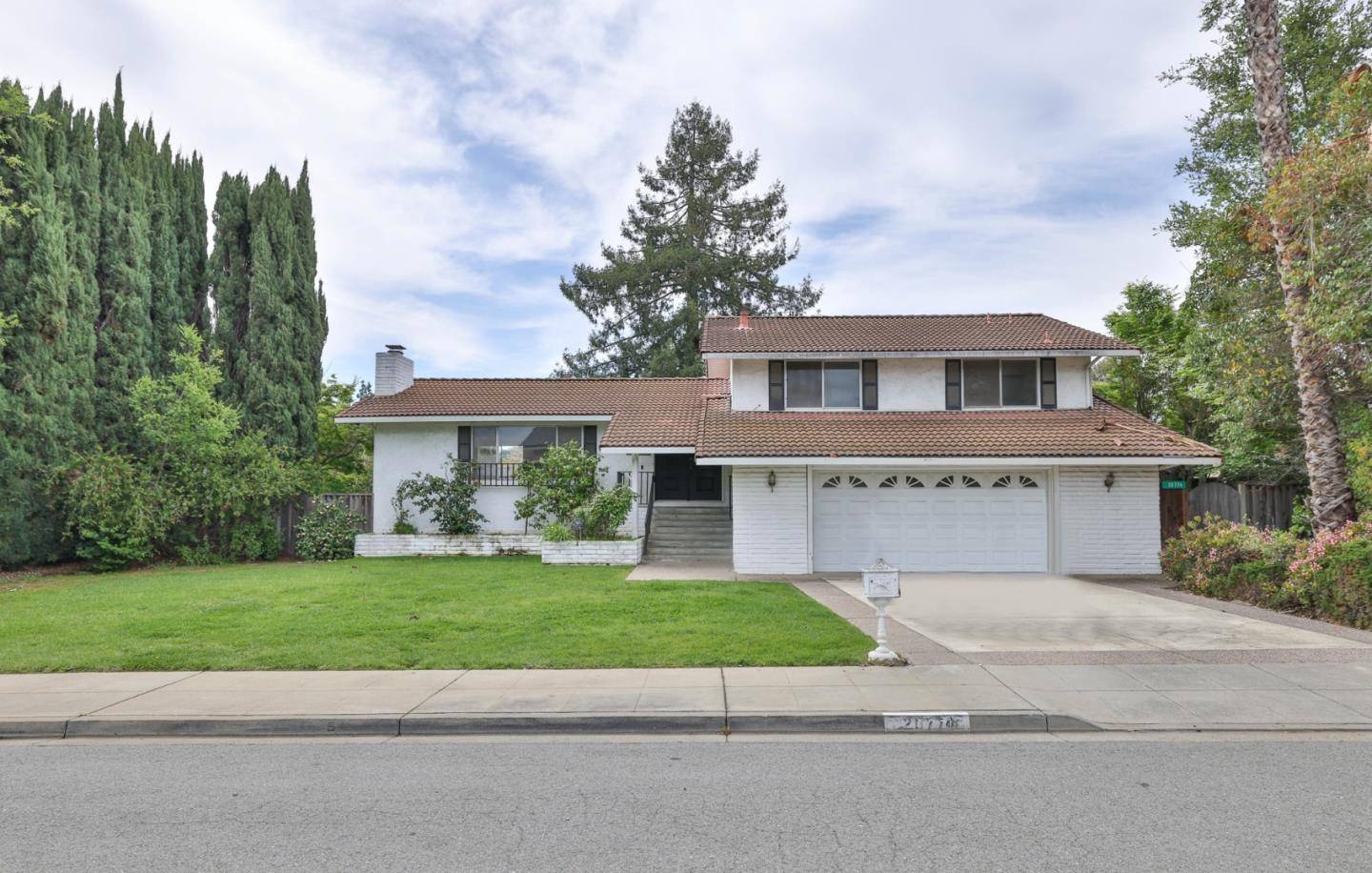 Saratoga, CA 95070,20774 Meadow Oak RD