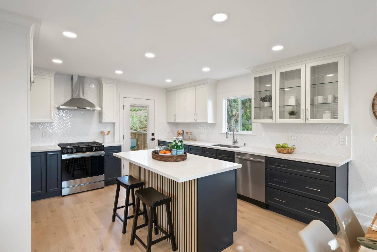 San Jose, CA 95127,4160 Holly DR