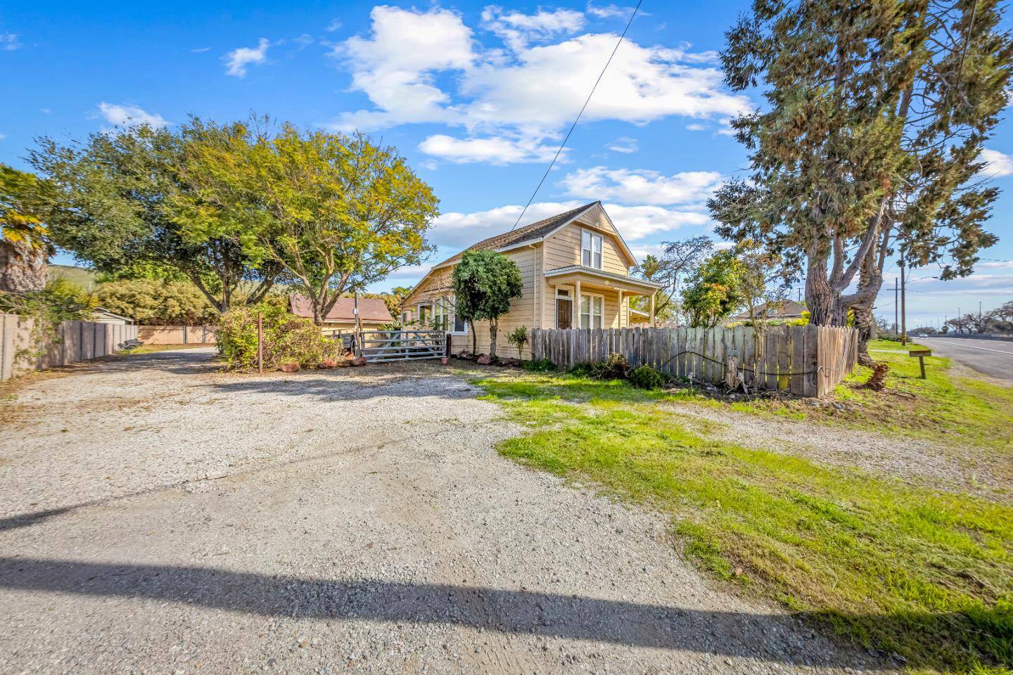 Morgan Hill, CA 95037,586 Monterey RD