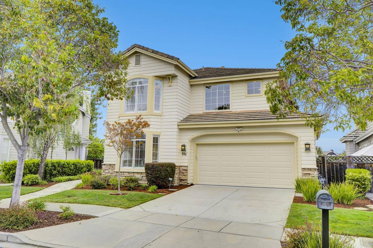 Redwood City, CA 94065,998 Governors Bay DR