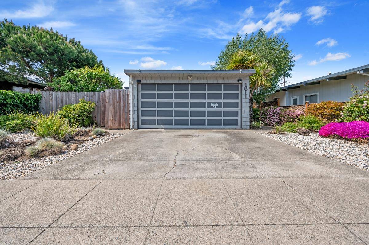San Mateo, CA 94403,1611 Roberta DR