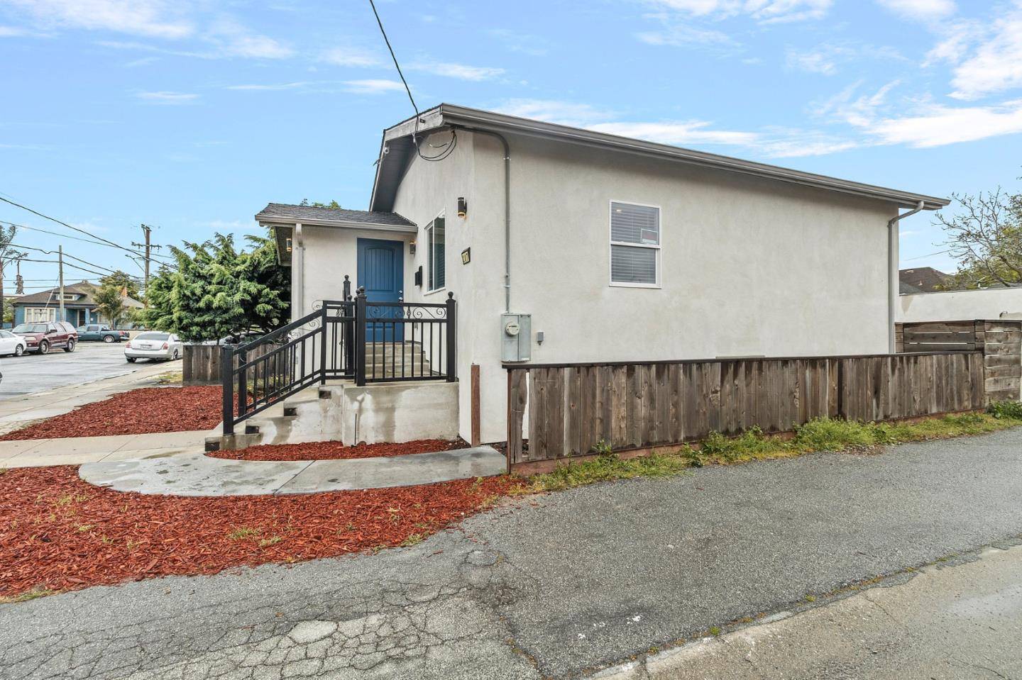 Salinas, CA 93901,207 E San Luis ST