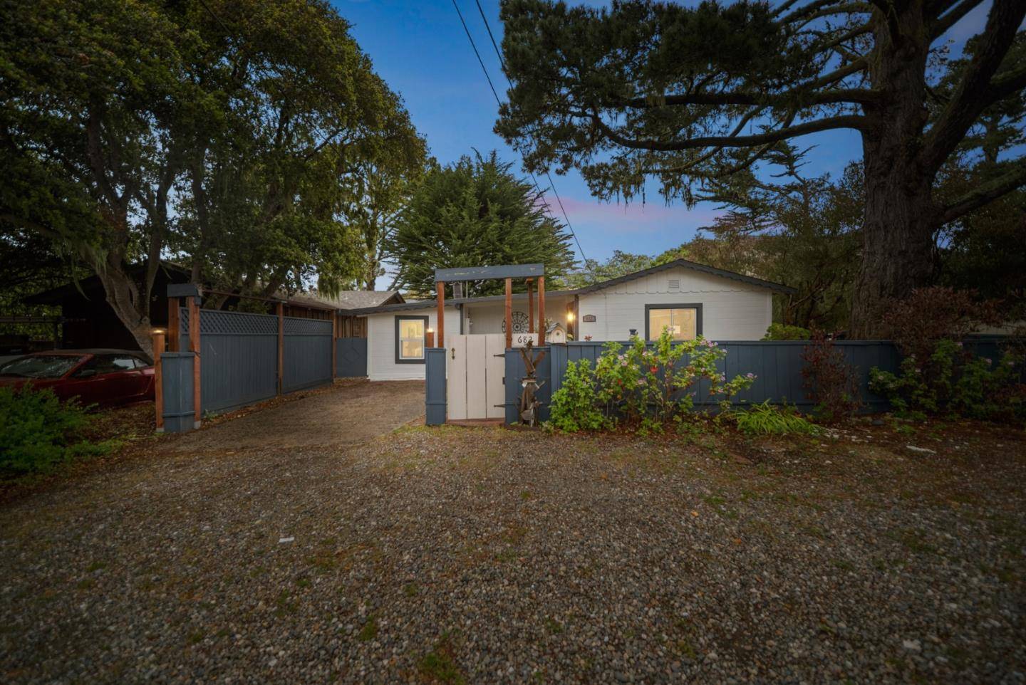 Monterey, CA 93940,682 Lyndon ST