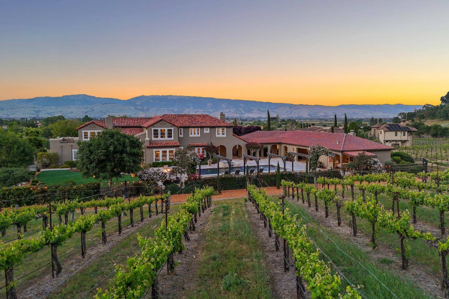 San Martin, CA 95046,1405 Lakeview CT