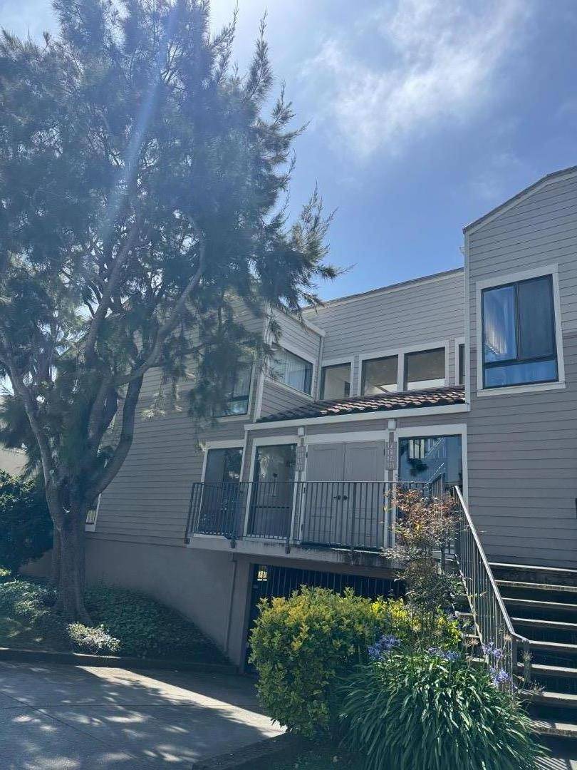 Half Moon Bay, CA 94019,460 Pine AVE