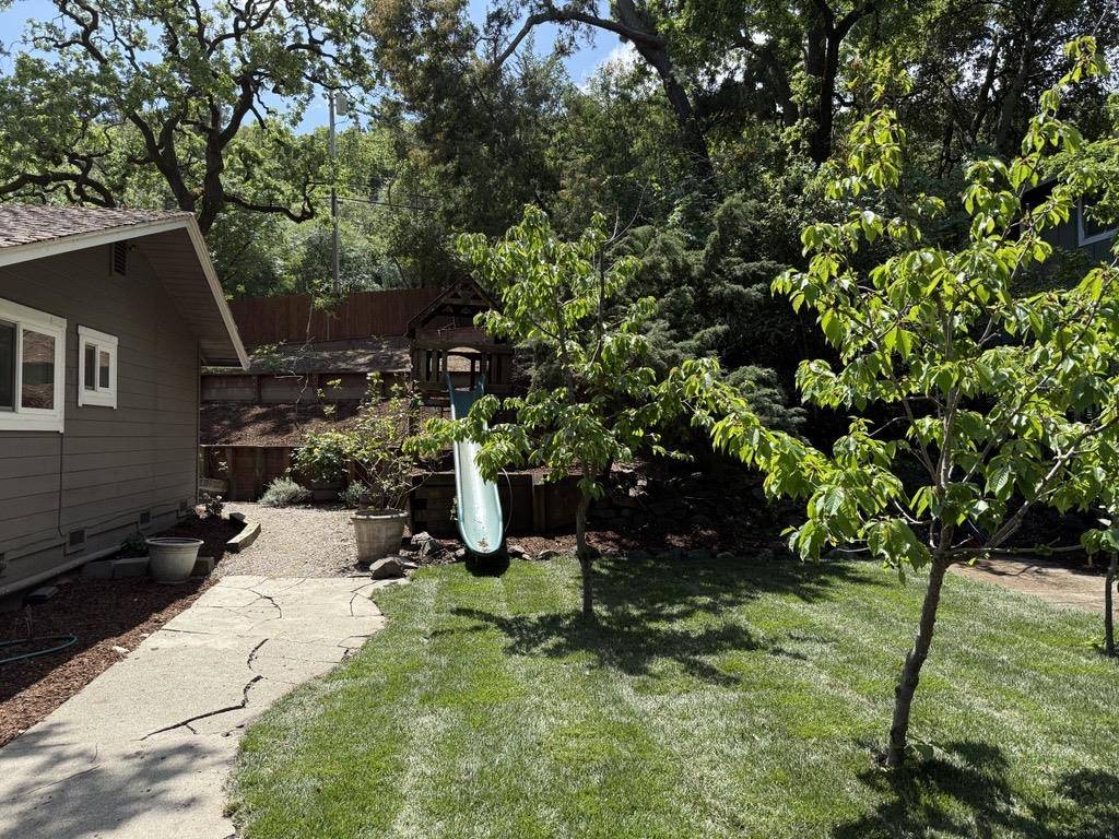 Redwood City, CA 94062,2123 Edgewood RD