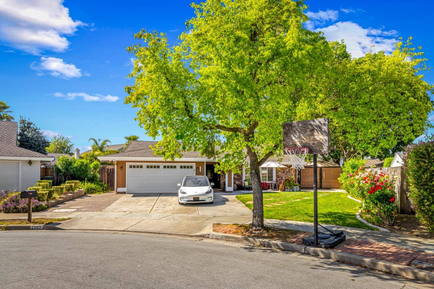 Gilroy, CA 95020,7593 Spruce CT