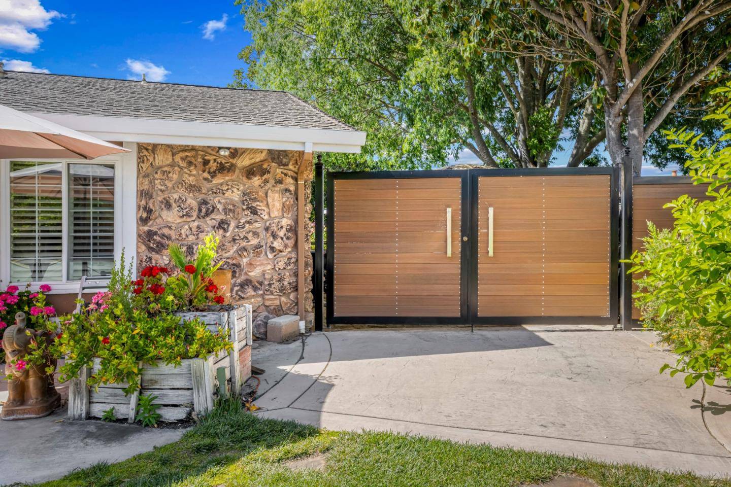 Gilroy, CA 95020,7593 Spruce CT