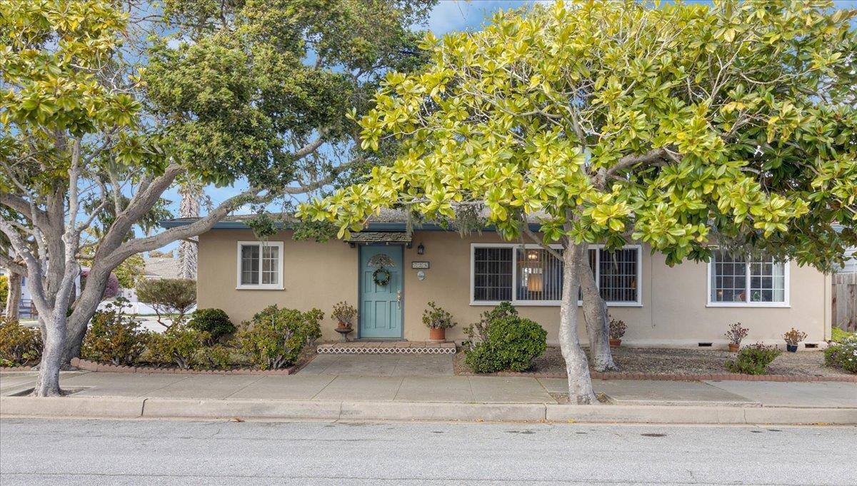 Pacific Grove, CA 93950,728 Spruce AVE