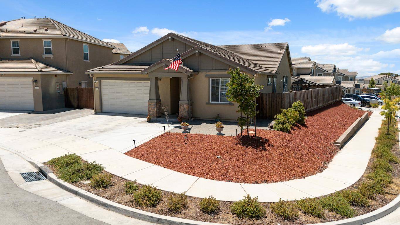 Hollister, CA 95023,410 Thistle CT