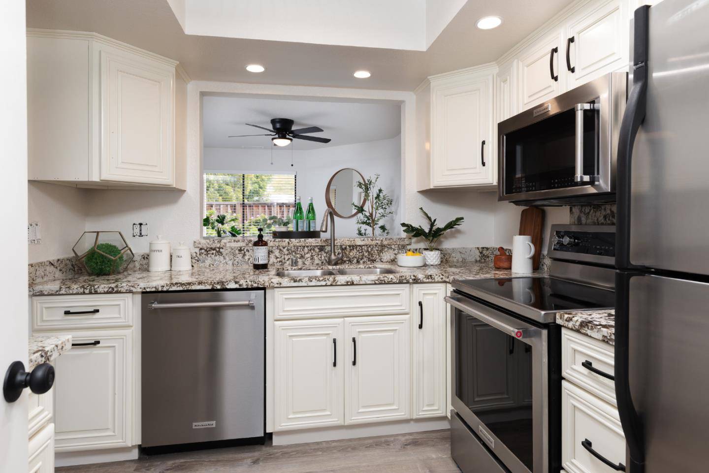 Santa Cruz, CA 95065,1702 Barrington CT