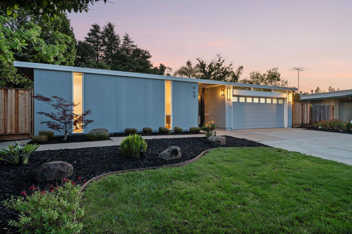 Mountain View, CA 94040,969 Eichler DR
