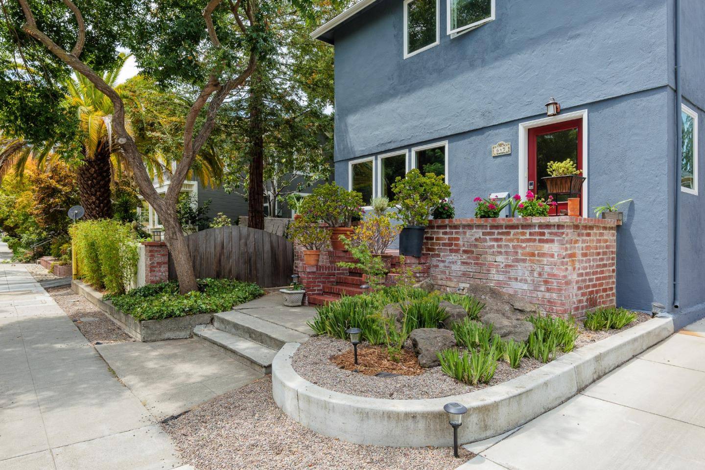 Palo Alto, CA 94301,643 Channing AVE