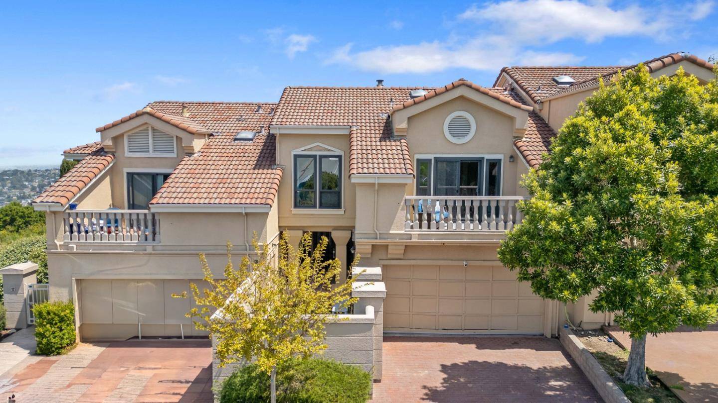 San Carlos, CA 94070,11 Mayflower LN 242