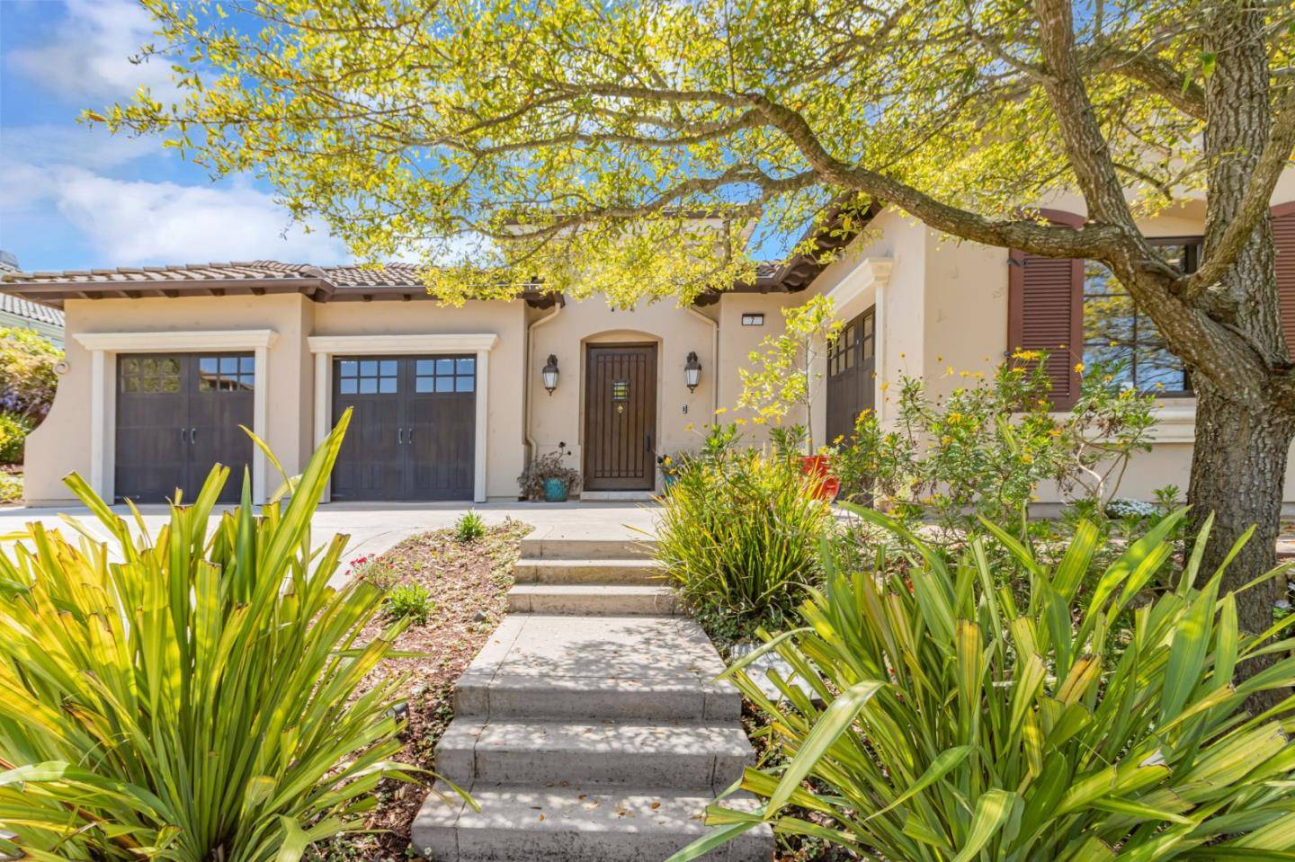 Hayward, CA 94542,7 Stonebrae RD