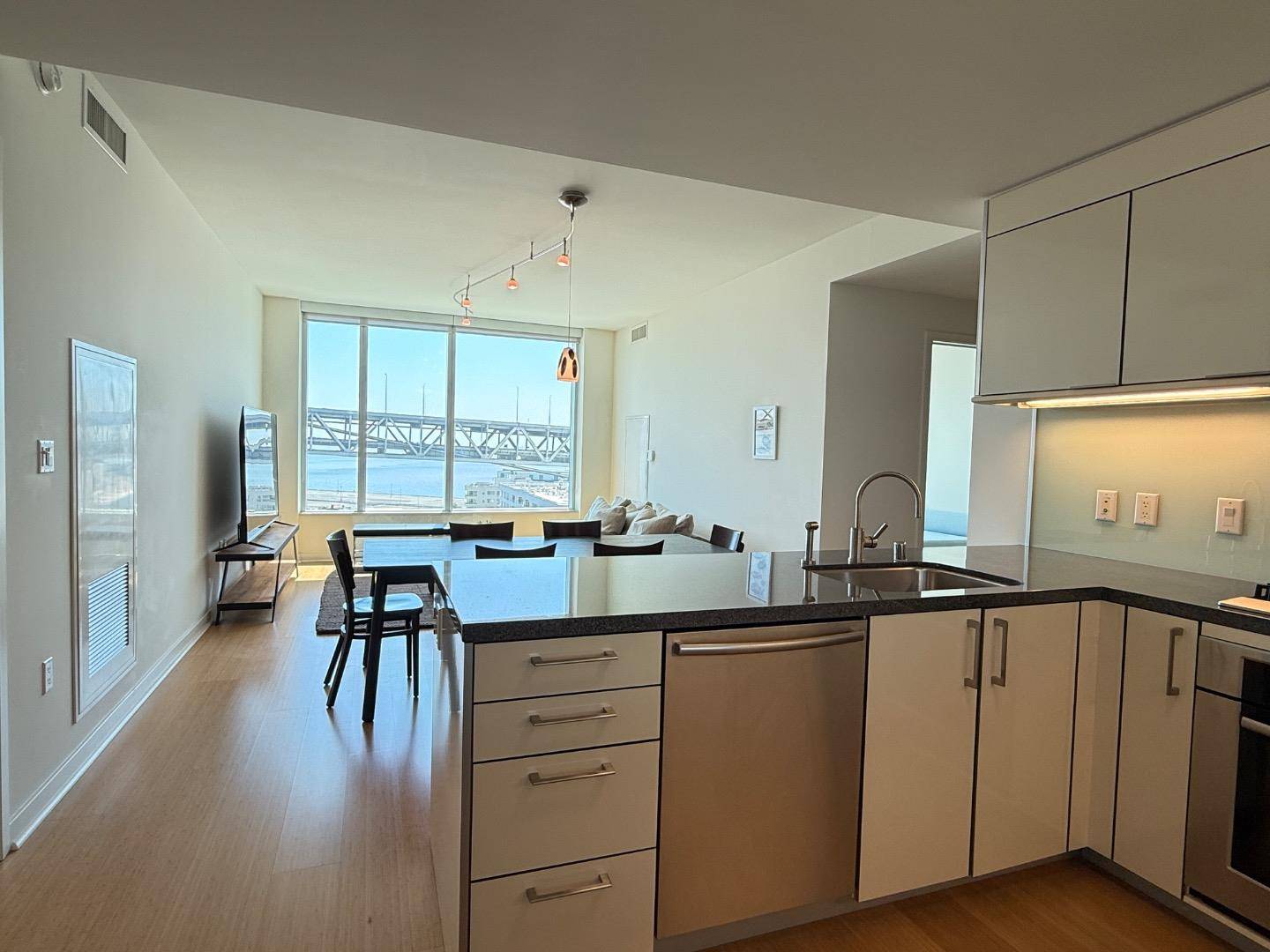San Francisco, CA 94105,338 Spear ST 16E
