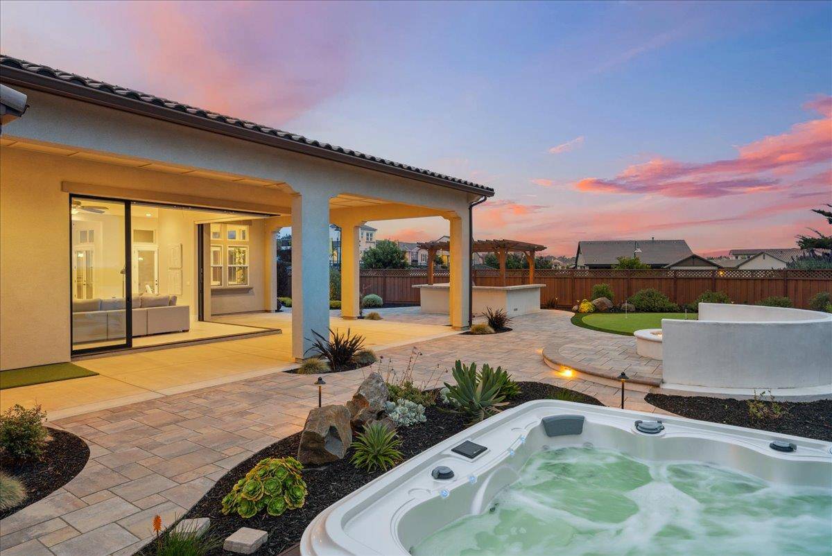 Marina, CA 93933,2999 Bluffs DR
