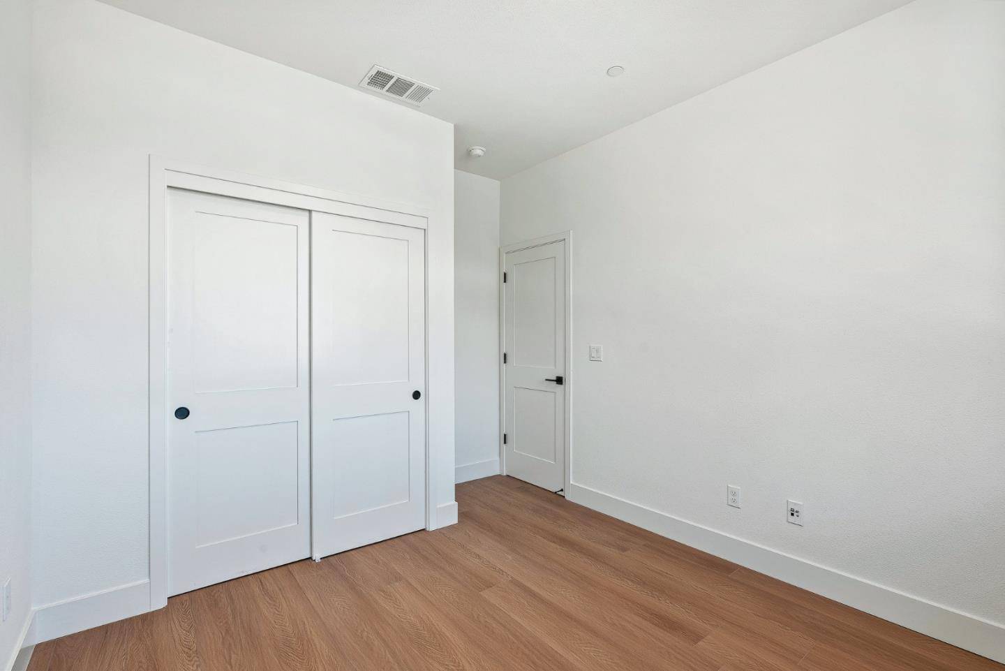 Redwood City, CA 94061,931 Woodside RD
