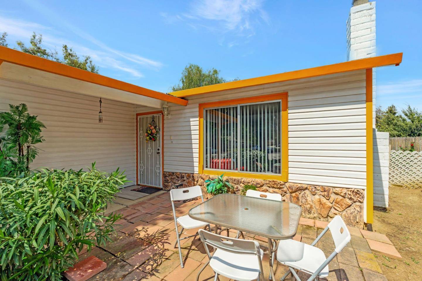 Patterson, CA 95363,324 Barros ST