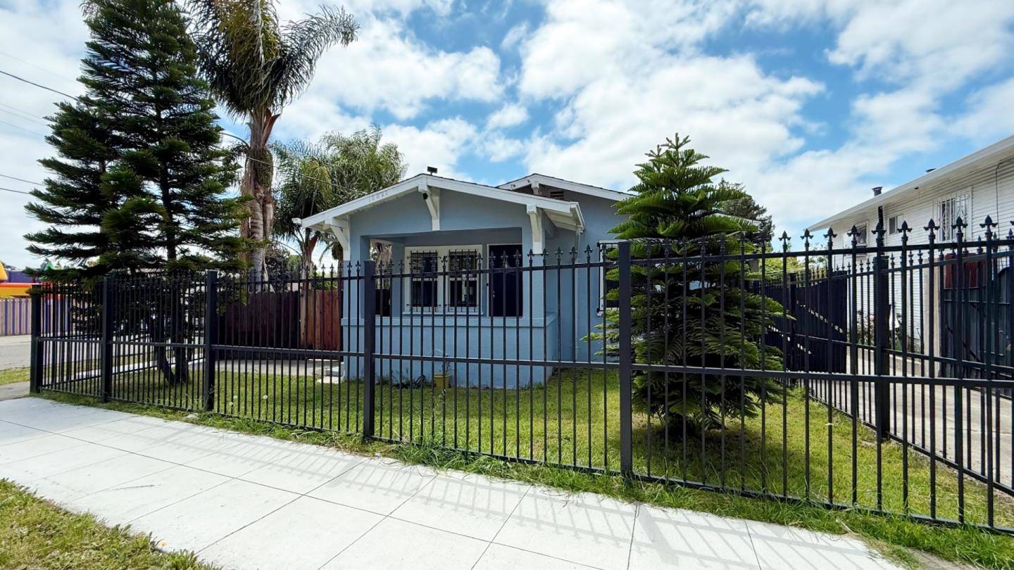 Oakland, CA 94605,10923 Foothill BLVD
