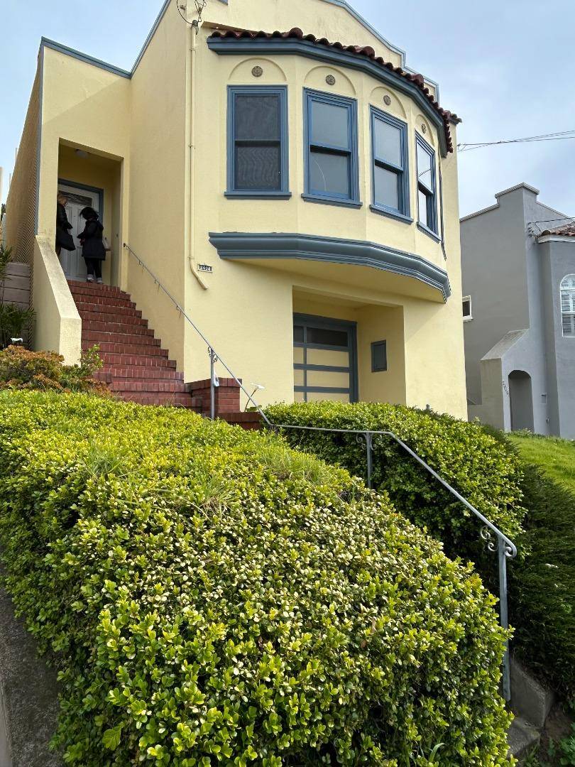 San Francisco, CA 94116,2434 20th AVE