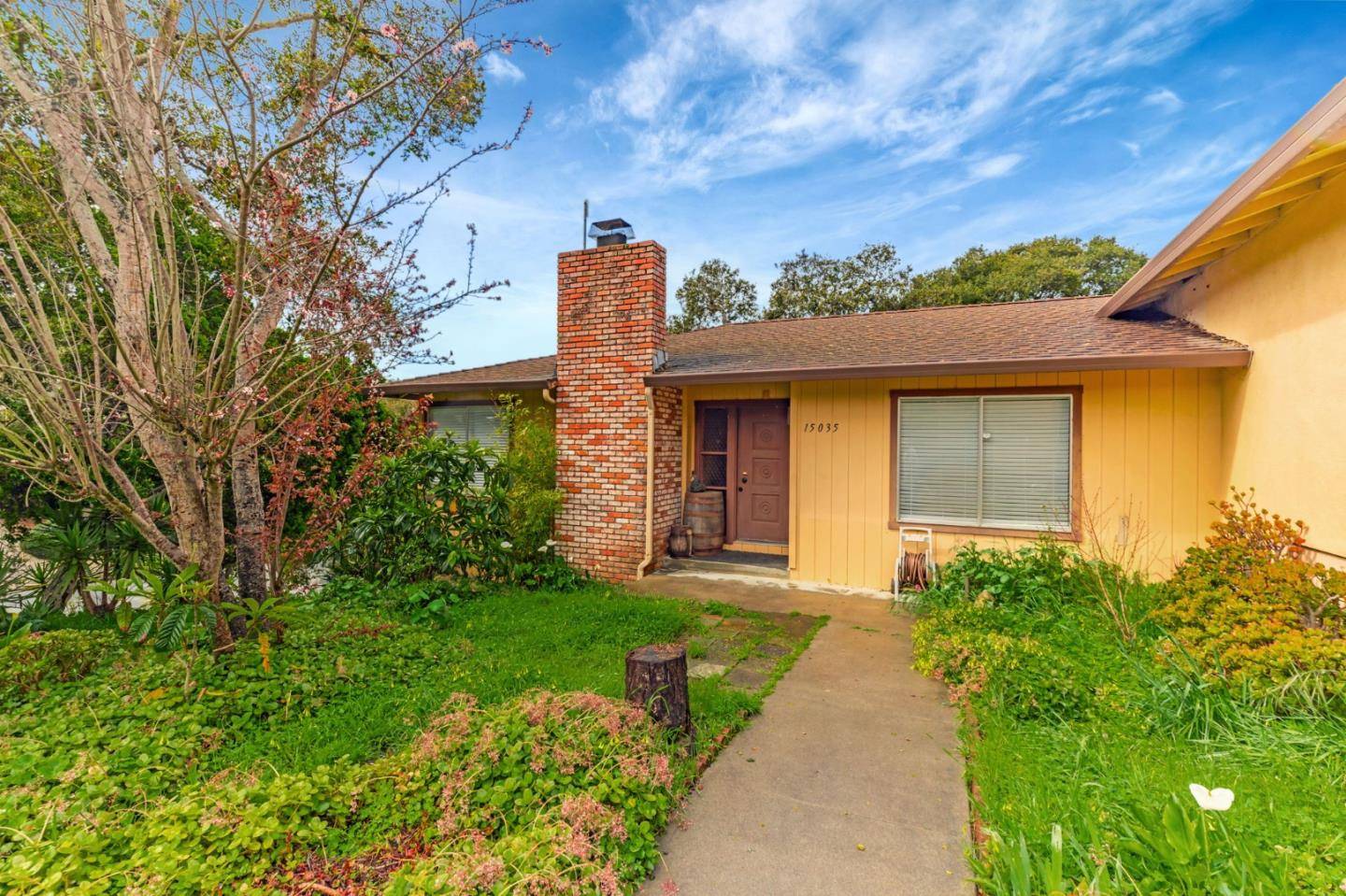 Salinas, CA 93907,15035 Oak Hills DR