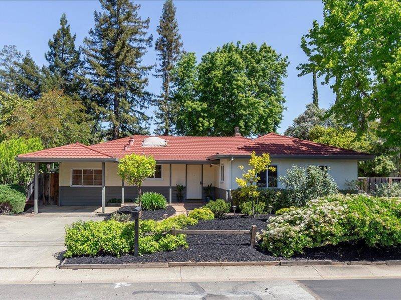 Los Altos, CA 94024,743 Edge LN