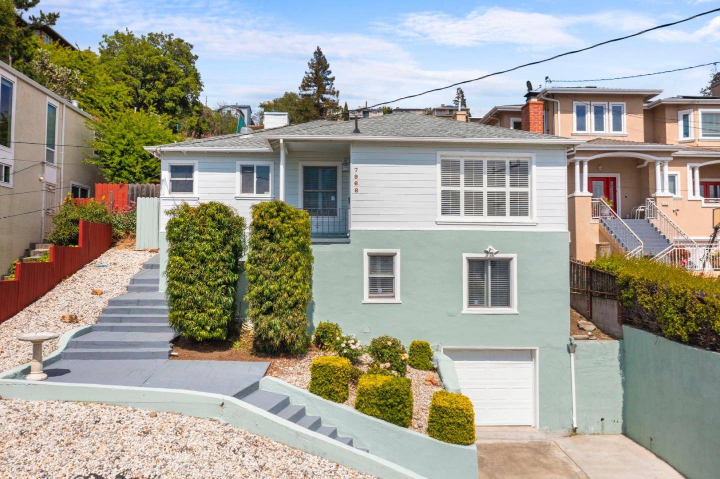 Oakland, CA 94605,7968 Michigan AVE