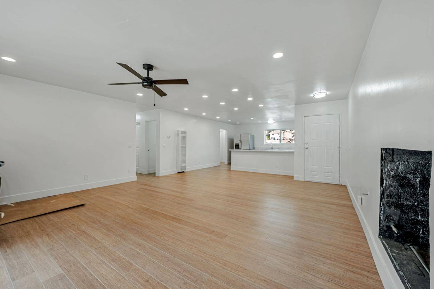 San Diego, CA 92139,6046 Reo PL
