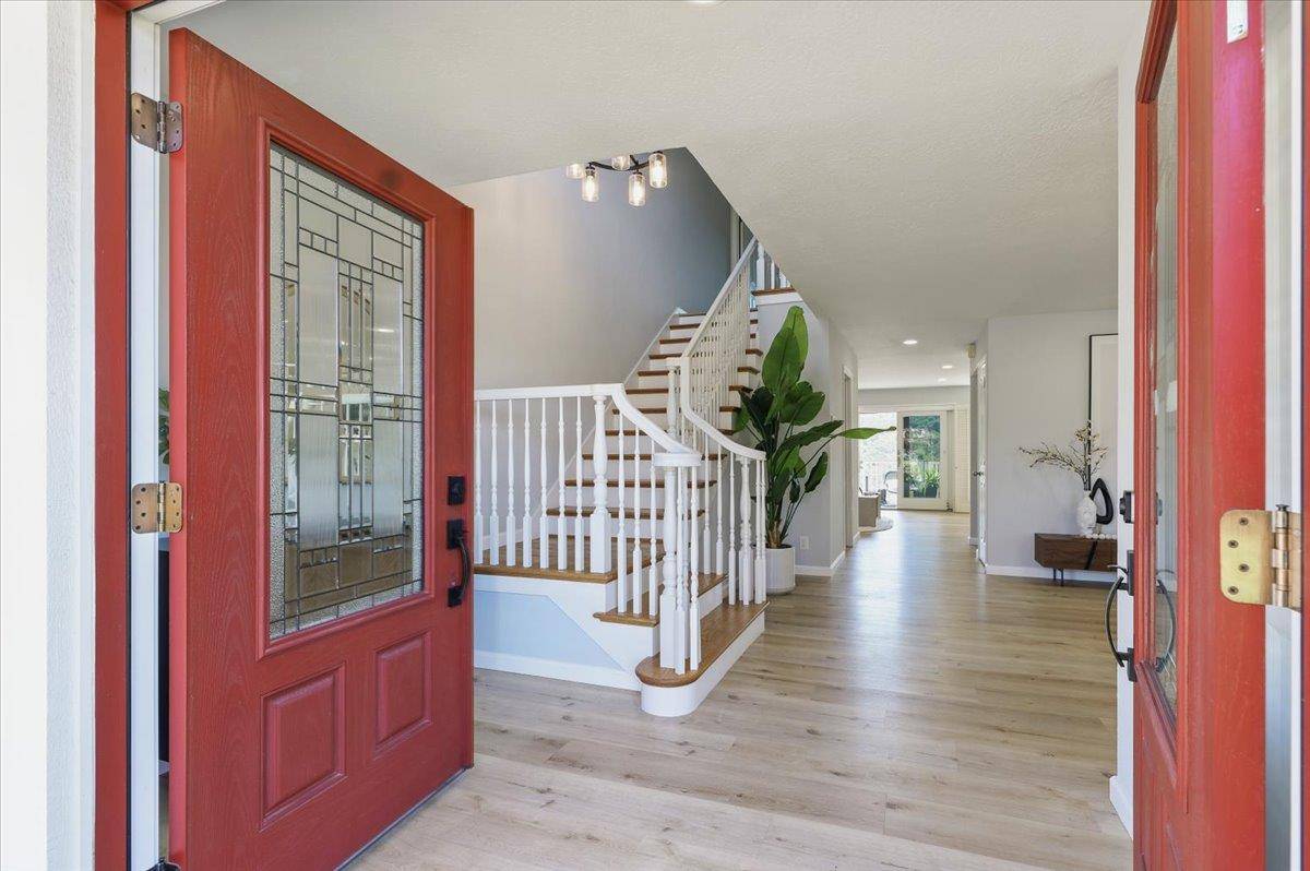 Belmont, CA 94002,2434 Hastings DR