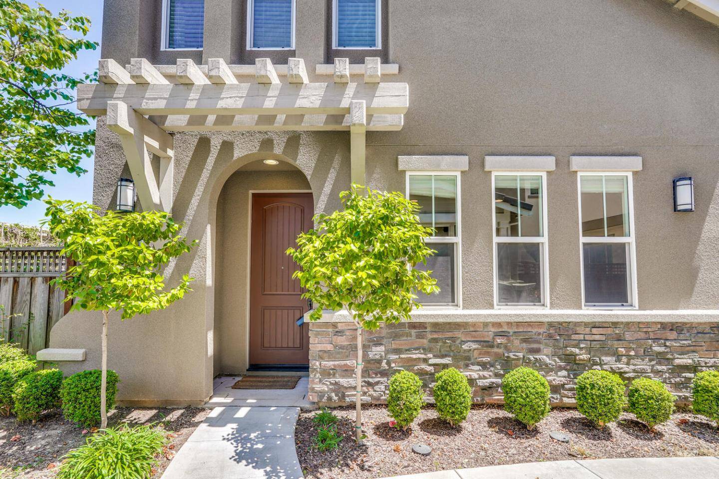 East Palo Alto, CA 94303,867 Maple PL