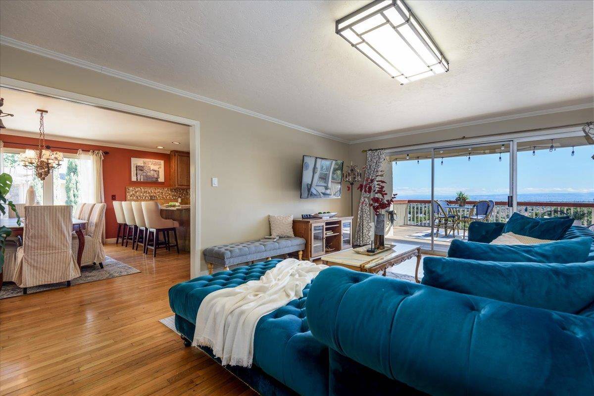 Belmont, CA 94002,1720 Hillman AVE