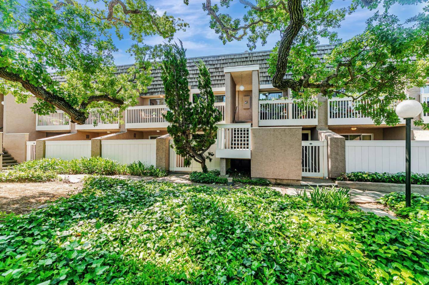Menlo Park, CA 94025,675 Sharon Park DR 231