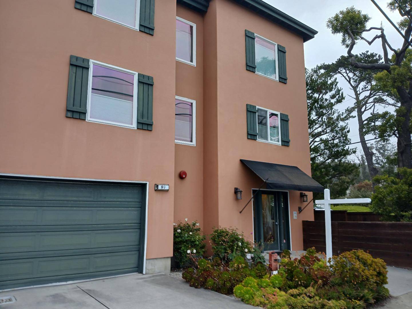 El Granada, CA 94018,99 Avenue Portola 2B